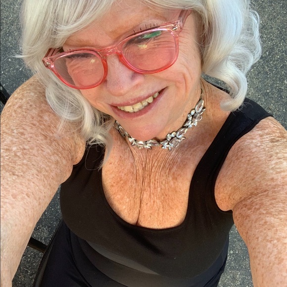 Meet your posher - Picture 3 of 16